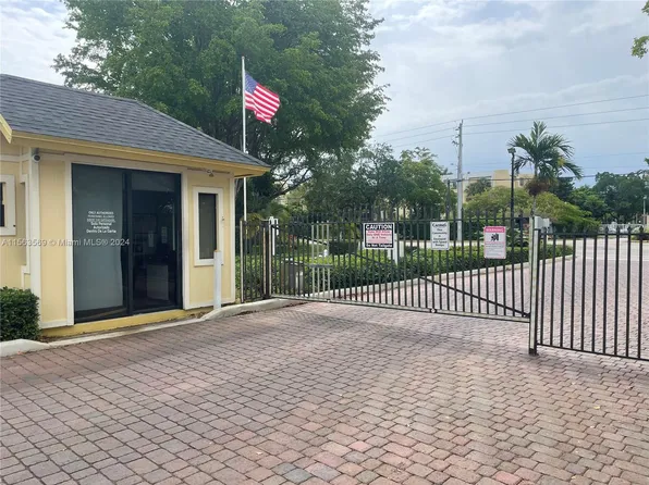 807 NE 199th St APT 107, Miami, FL 33179