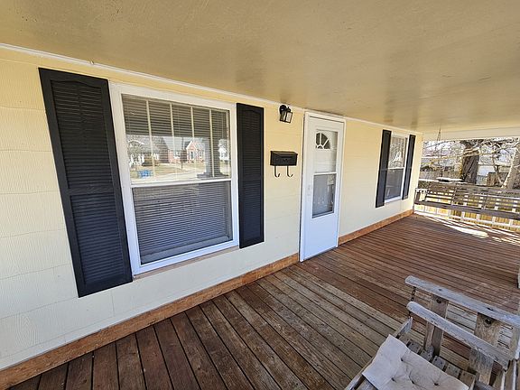 3rd image of 1609 Isabella Ave