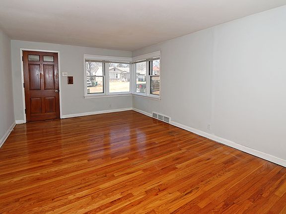 3rd image of 1912 Driftway Dr