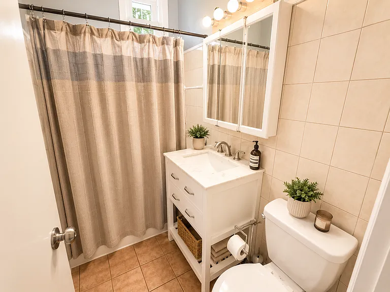 1331 N Oakley Blvd #2 — Photo 8
