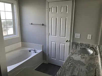 220 Lake Linden Dr — Photo 11