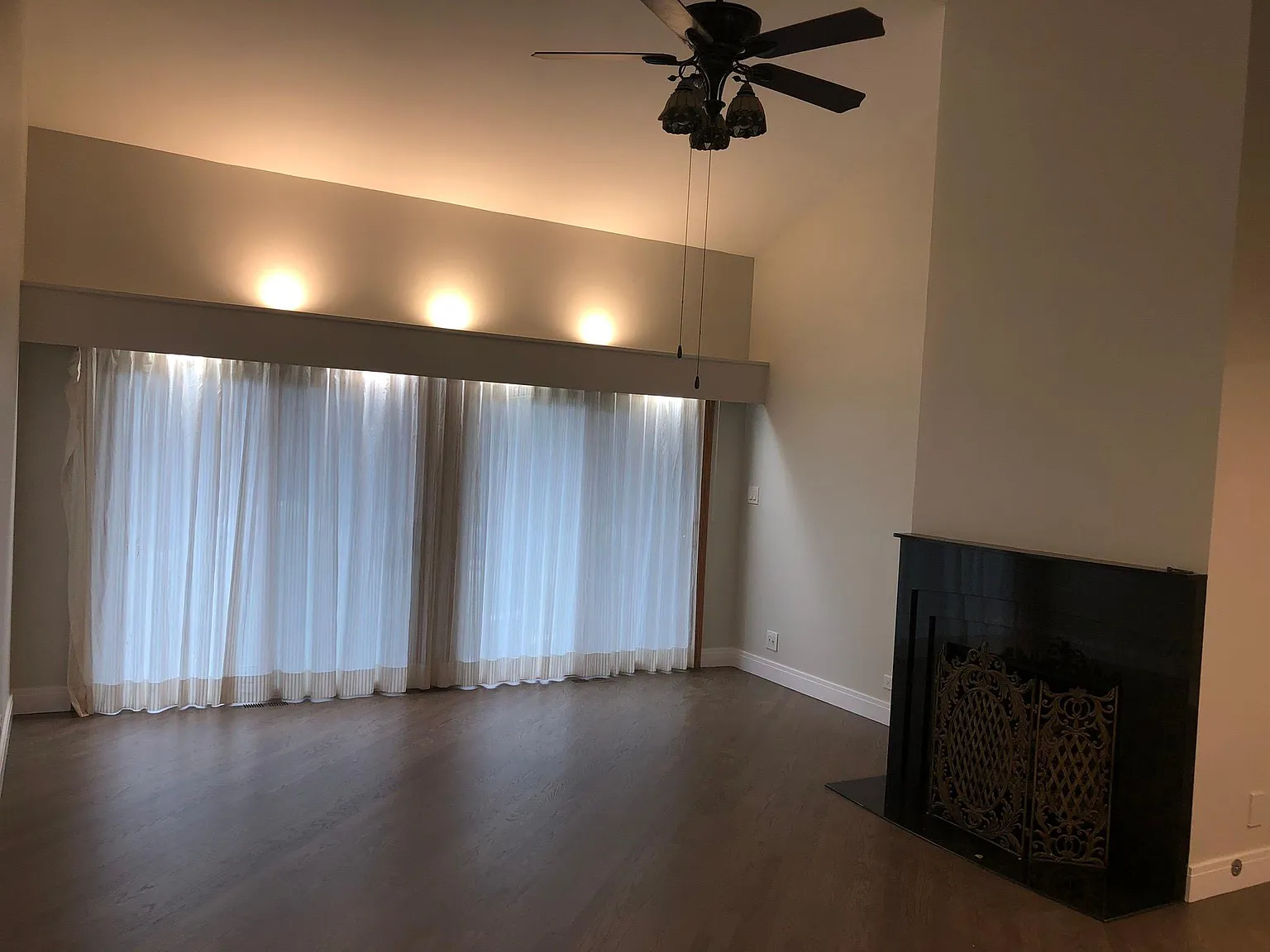 3 bed, 3.5 bath, 2225 sqft, $3,800 — Photo 4