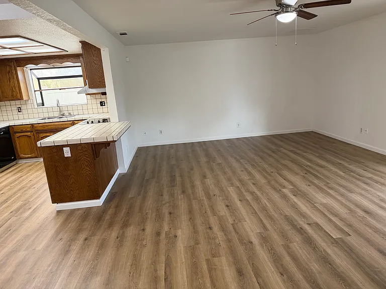 1636 Montclair Dr — Photo 8