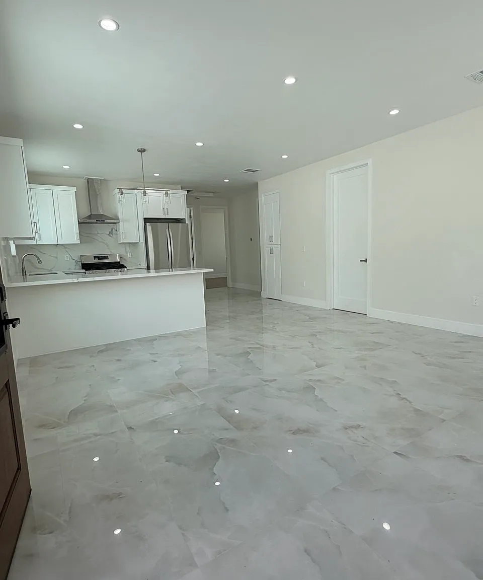 3 bed, 1200 sqft, $4,000 — Photo 2