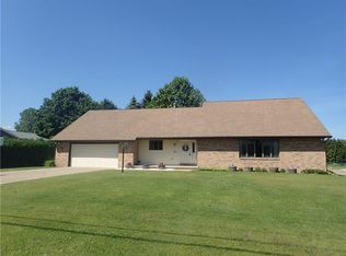 1820 Lakeland Dr, Fairview, PA 16415