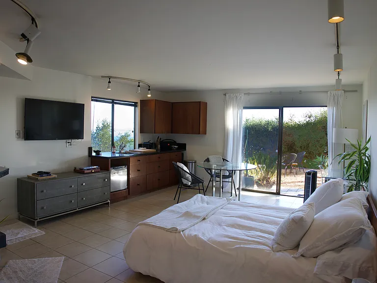 733 Las Alturas Rd — Photo 37
