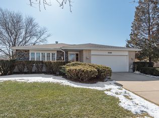 3385 Drover Ln, Darien, IL
