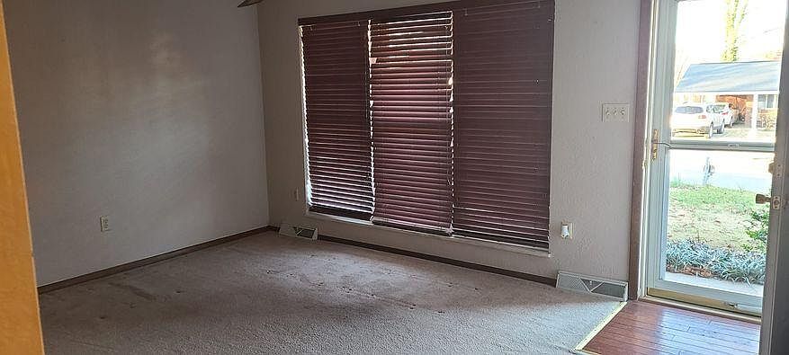 1st image of 2439 Glenridge Dr