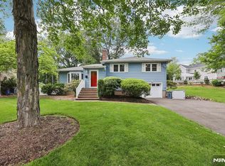 21 Valley Forge Way, Ho Ho Kus, NJ 07423
