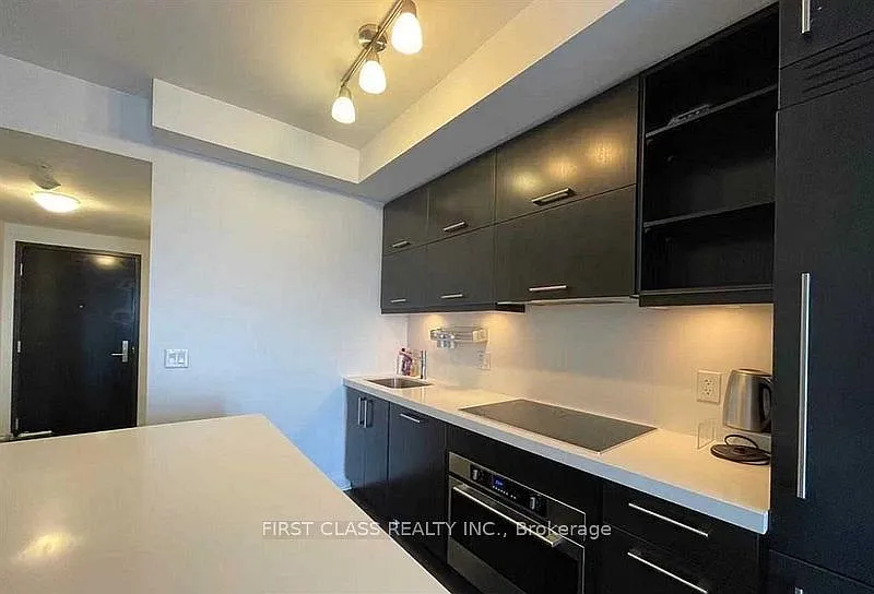 Building Photo - 1080 Bay St #3109