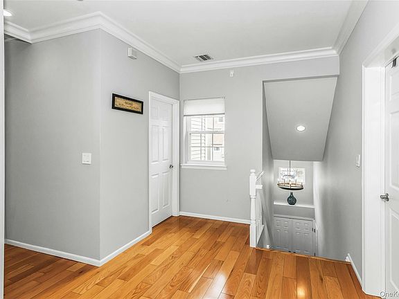 3rd image of 99 Carriage Lane
