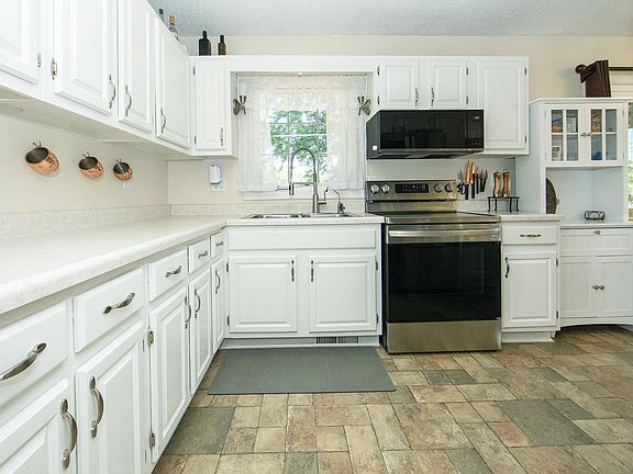 5th image of 562 Jones Rd