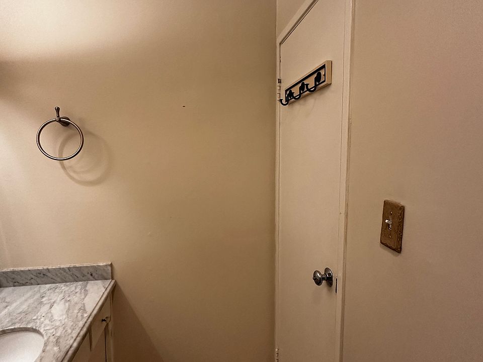 1st image of 932 Peninsula Ave APT 404