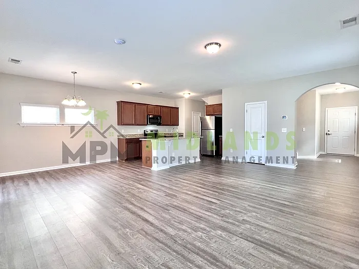 3 bed, 2.5 bath, 1870 sqft, $1,900 — Photo 4