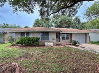 1009 E Clare St, Beeville, TX 78102