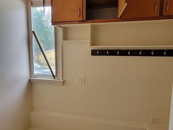 3rd image of 138 Circular Ave #1