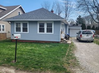 2038 Lakeview Ave, Oregon, OH 43616