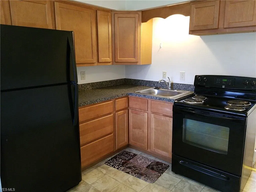 2 bed, 896 sqft, $1,100 — Photo 2