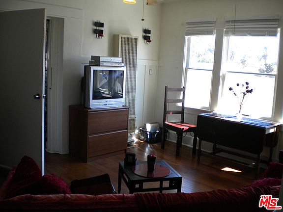 5th image of 1137 Logan St