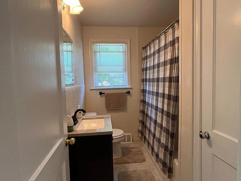 1213 Farmington Ln — Photo 23