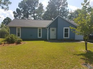 6207 Thornwood Dr, Hope Mills, NC 28348