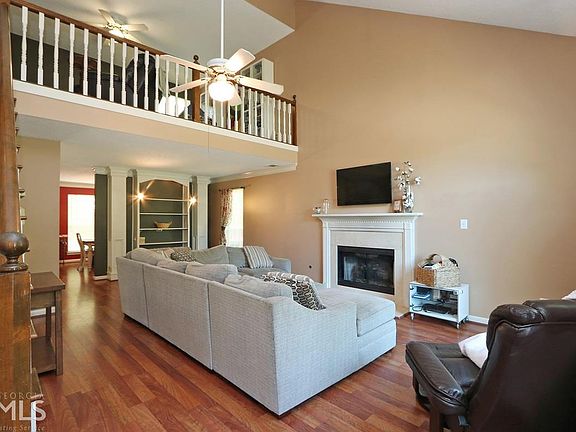 4th image of 3014 Vineyard Way SE