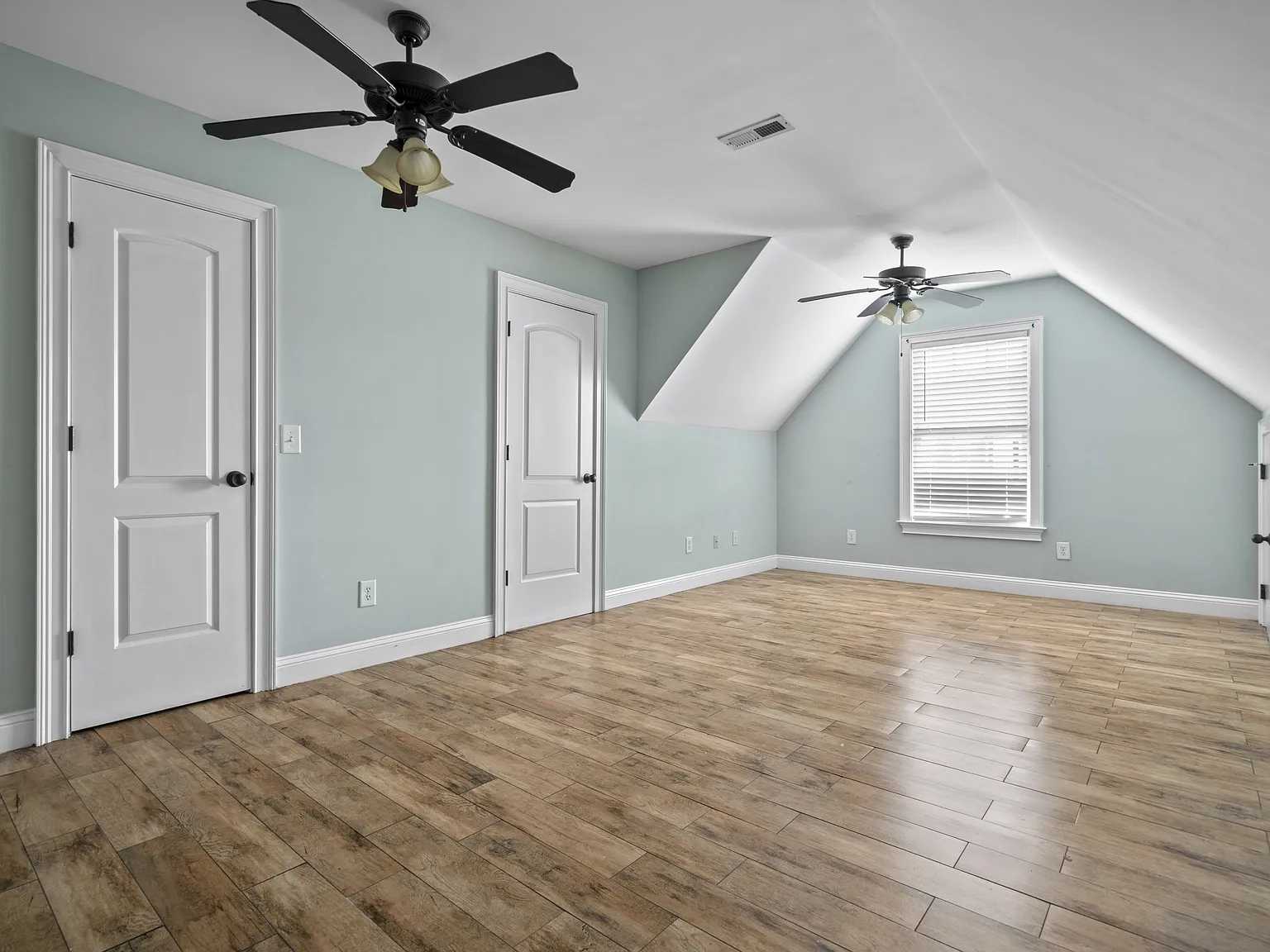 1601 Pickford - 1 — Photo 2
