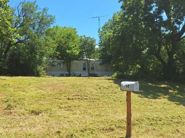 114 E Sycamore St, Ravenna, TX 75476