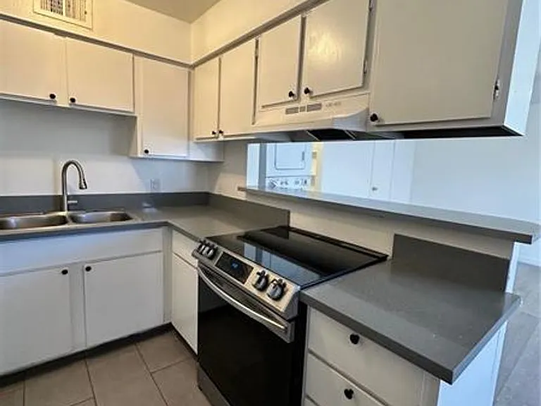 4920 Stanley Ave — Photo 30