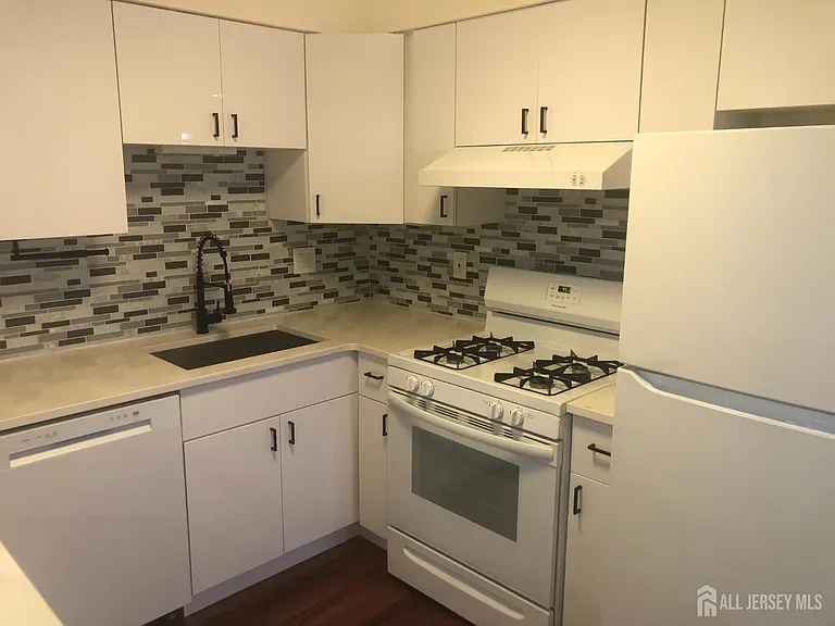 1125 Waterford Dr — Photo 5