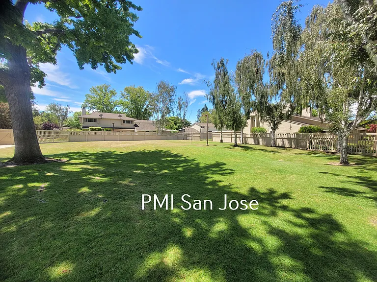 1260 Crescent Ter — Photo 21