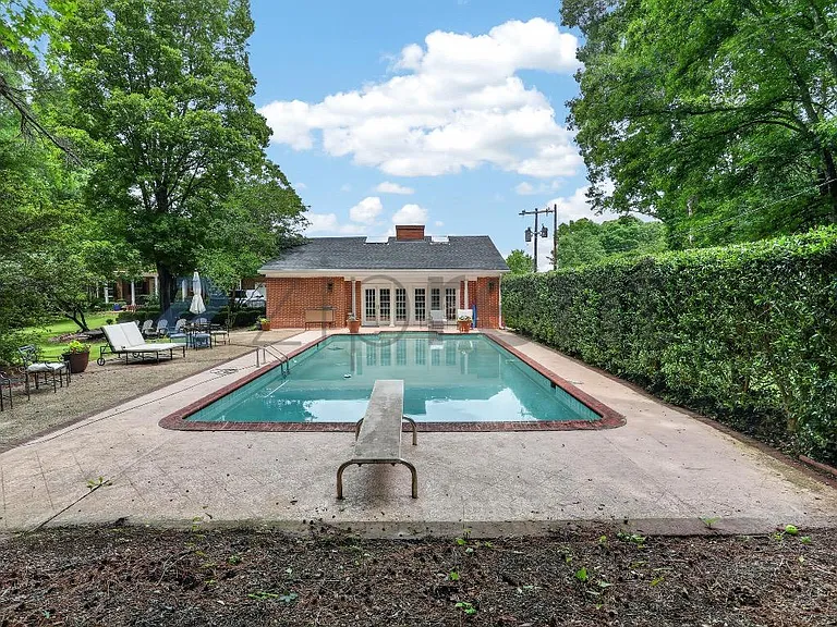 615 Pinecrest Dr — Photo 4