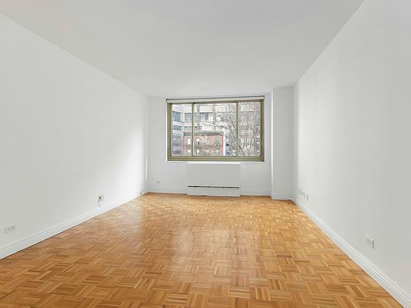 4th image of 30 W 63rd St APT 4A