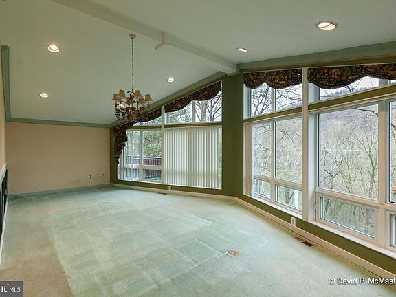 5th image of 24 Waltz Ln