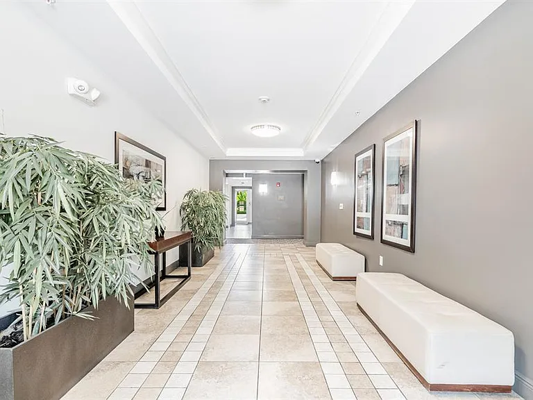 2421 NE 65th St #309 — Photo 35