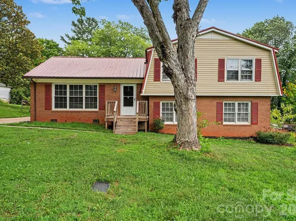 630 Colonial Dr, Statesville, NC 28625