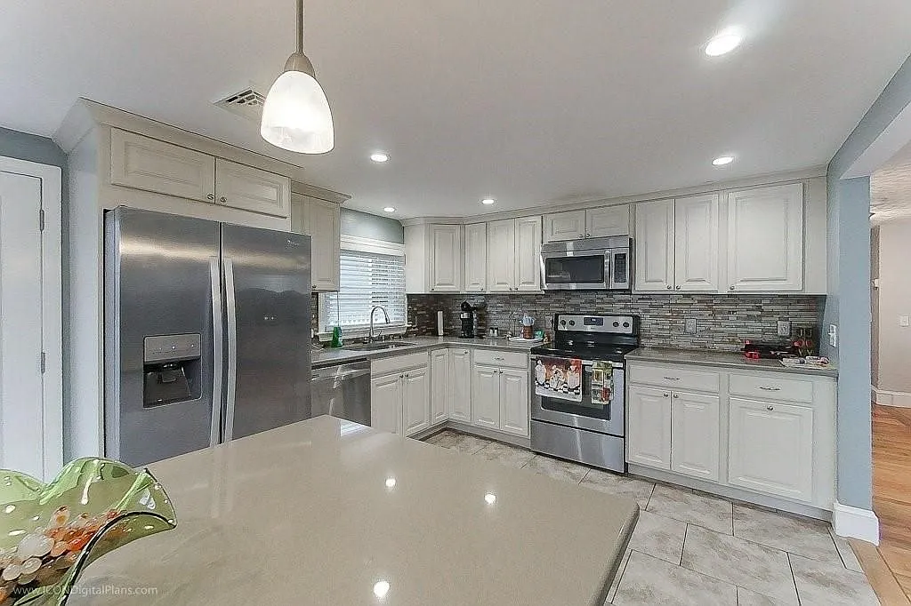 4 bed, 3.0 bath, 2996 sqft, $11,000 — Photo 3