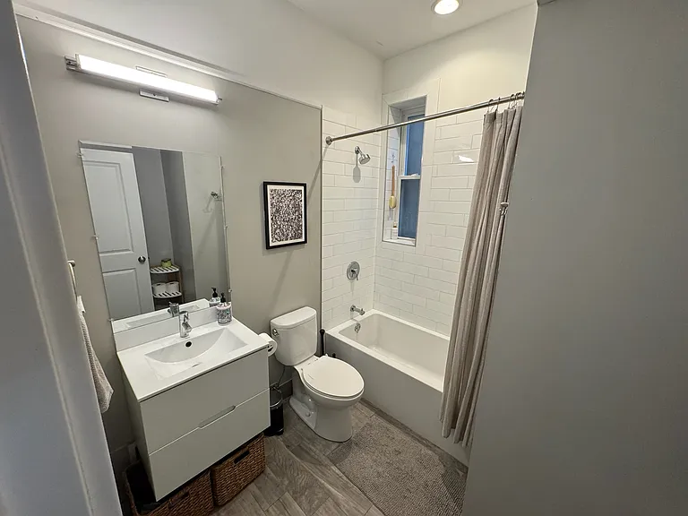 1059 N Damen Ave — Photo 35
