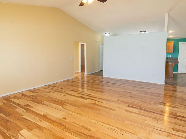 623 SE Conifer Ct, Madras, OR 97741