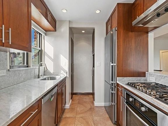 4th image of 460 E 79th St APT 17E