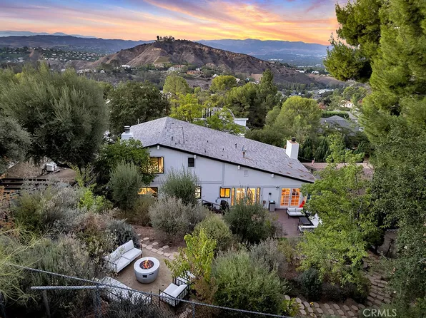 23680 Summit Dr, Calabasas, CA 91302