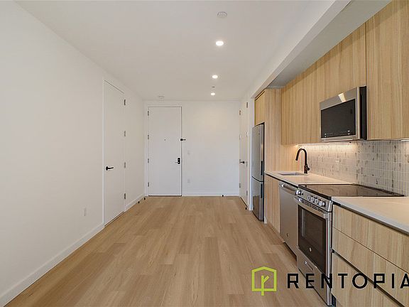 2nd image of 1010 Pacific St #625