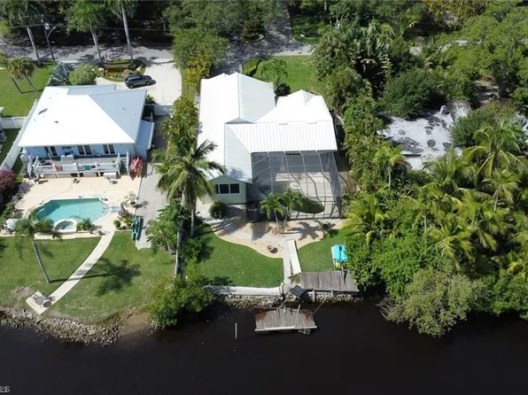 2447 Harbor RD, NAPLES, FL 34104