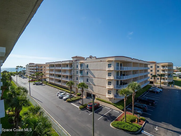 601 Shorewood Dr #G505 — Photo 2