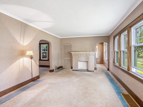 5th image of 1324 Royce Ave
