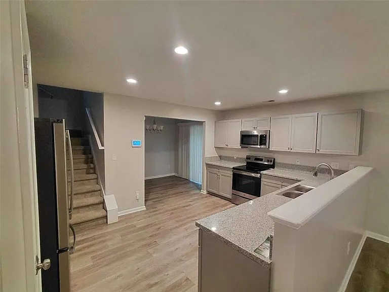 5573 Rock Lake Dr — Photo 3