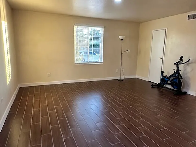 4920 Stanley Ave — Photo 7
