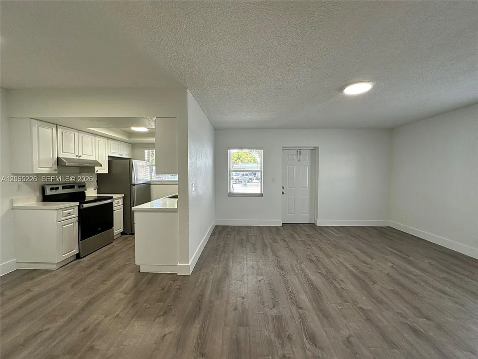 3660 NE 11th Ave #4