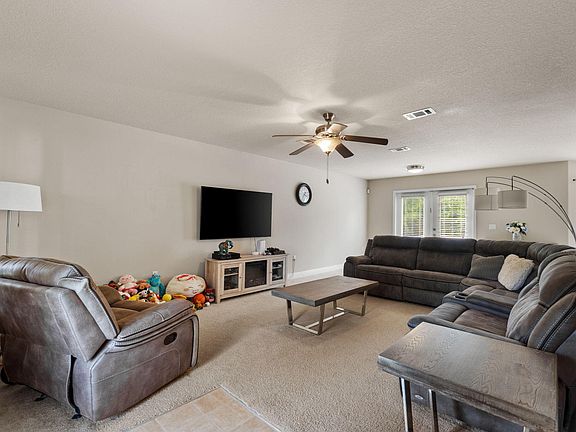 5th image of 111 Bronze Cir