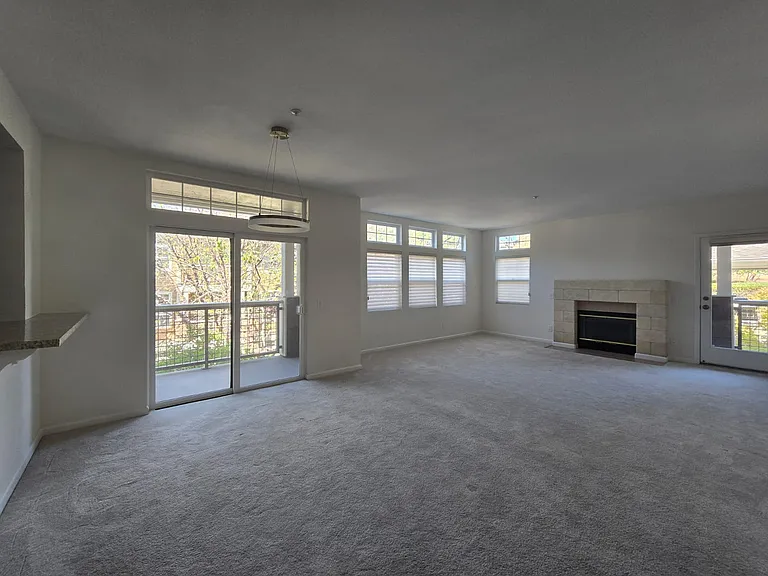 325 Swallowtail Ct — Photo 4